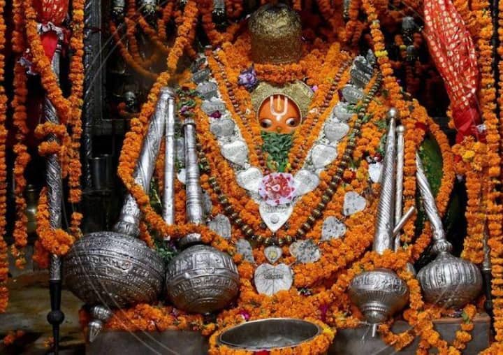 ਇਸ ਦਿਨ ਲੋਕਾਂ ਨੂੰ ਮਾਸਾਹਾਰੀ ਭੋਜਨ, ਨਮਕ, ਕਿਸੇ ਵੀ ਤਰ੍ਹਾਂ ਦੇ ਨਸ਼ੀਲੇ ਪਦਾਰਥਾਂ ਦਾ ਸੇਵਨ ਨਹੀਂ ਕਰਨਾ ਚਾਹੀਦਾ। ਜੇਕਰ ਤੁਸੀਂ ਅਜਿਹਾ ਕਰਦੇ ਹੋ, ਤਾਂ ਤੁਹਾਨੂੰ ਬਜਰੰਗਬਲੀ ਦੇ ਪ੍ਰਕੋਪ ਦਾ ਸਾਹਮਣਾ ਕਰਨਾ ਪੈ ਸਕਦਾ ਹੈ।