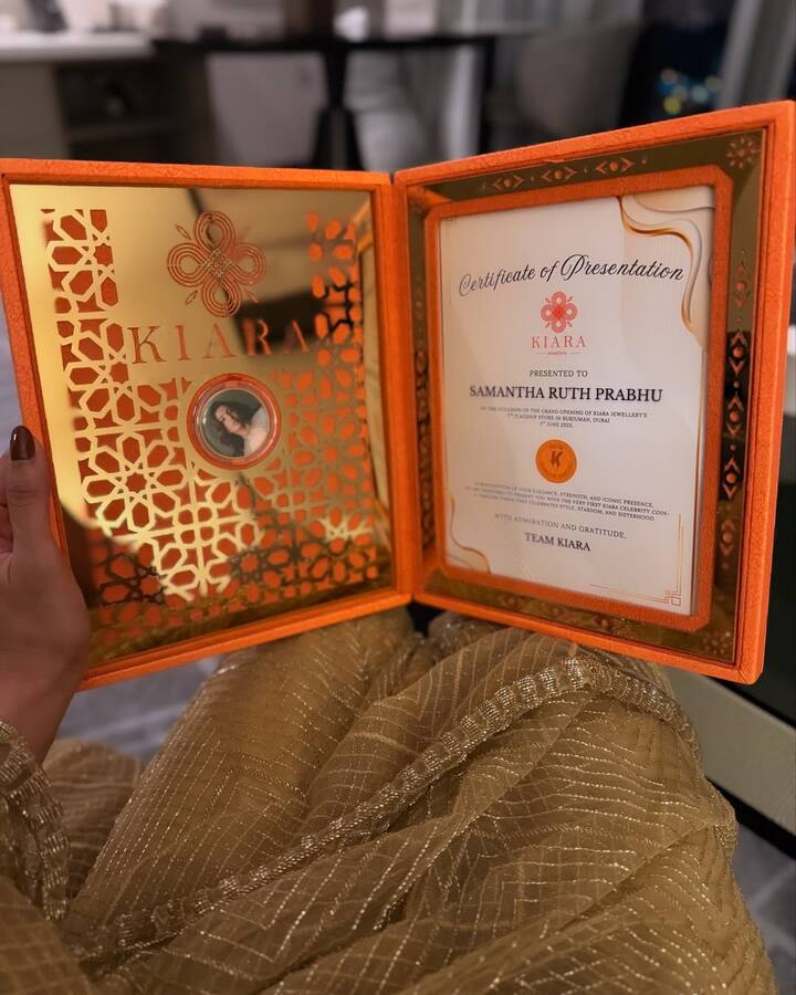 సమంతతో ఫొటోస్ దిగేందుకు అభిమానులు పోటీ పడ్డారు..అందరితో సెల్ఫీ దిగింది సామ్