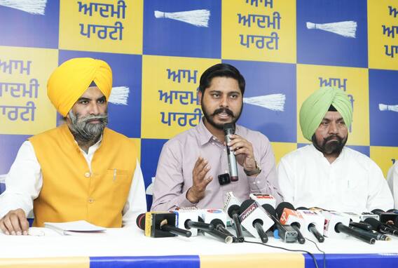 'ਲੁਧਿਆਣਾ ਪੱਛਮੀ ਜ਼ਿਮਨੀ ਚੋਣ 'ਚ ਭਾਜਪਾ-ਕਾਂਗਰਸ ਦੀ ਆਪਸੀ ਮਿਲੀਭੁਗਤ ਹੋਈ ਜਨਤਕ, ਸਿਰਫ਼ ਆਮ ਆਦਮੀ ਪਾਰਟੀ ਹੈ ਇਮਾਨਦਾਰ' 'ਲੁਧਿਆਣਾ ਪੱਛਮੀ ਜ਼ਿਮਨੀ ਚੋਣ 'ਚ ਭਾਜਪਾ-ਕਾਂਗਰਸ ਦੀ ਆਪਸੀ ਮਿਲੀਭੁਗਤ ਹੋਈ ਜਨਤਕ, ਸਿਰਫ਼ ਆਮ ਆਦਮੀ ਪਾਰਟੀ ਹੈ ਇਮਾਨਦਾਰ'