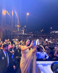 Samantha Ruth Prabhu: దుబాయ్ లో సామ్..  బంగారు రంగు చీరలో బంగారు బొమ్మలా ఉంది!