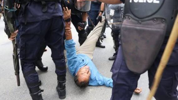 Nepal Crisis : भारताचा शेजारी नेपाळ पुन्हा पेटला; गेल्या पाच दिवसांपासून आंदोलनाचा भडका, अनेक नेते अटकेच्या भीतीनं भूमिगत