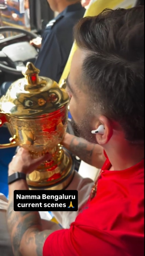 विराट कोहली IPL की ट्रॉफी लेकर पहुचें बेंगलुरु, अनुष्का शर्मा ने दिखाई ग्रैंड वेलकम की झलक