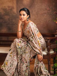 Priyanka Mohan: శారీలో పవన్ కళ్యాణ్ 'ఓజీ' హీరోయిన్ ప్రియాంక మోహన్... అందంలో అదరహో