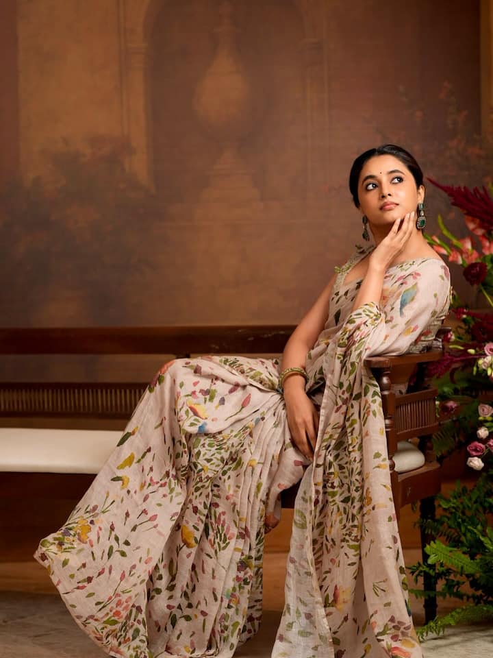 చీరలో ప్రియాంక మోహన్ భలే ఉందంటూ నెటిజన్స్ కాంప్లిమెంట్స్ ఇస్తున్నారు. (Image Courtesy: priyankaamohanofficial / Instagram)