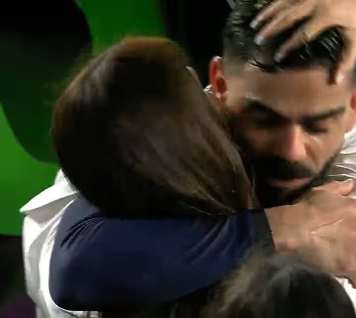 મેચ પૂરી થયા પછી પણ કોહલી ભાવુક થઈ ગયો હતો. તે રડતા રડતા તેની પત્ની અનુષ્કા શર્મા પાસે ગયો. આ પછી કોહલીએ અનુષ્કાને ગળે લગાવી. જેનો ફોટો સોશિયલ મીડિયા પર વાયરલ થઈ રહ્યો છે.