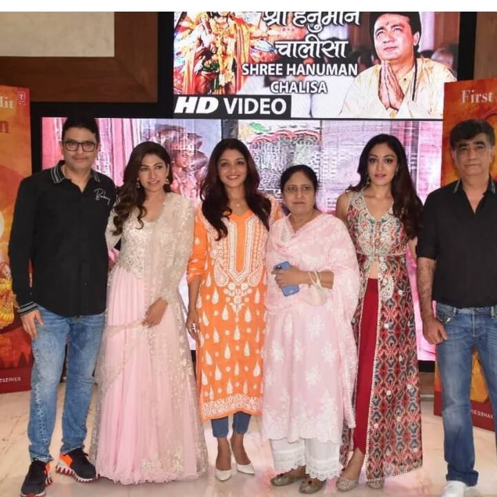 रिपोर्ट्स की मानें तो टी–सीरीज की कमाई म्यूजिक और फिल्म प्रोडक्शन, डिजिटल कंटेंट और यूट्यूब रेवेन्यू के जरिए होती है. कई फिल्मों ने भी कंपनी को आर्थिक मदद किया है.