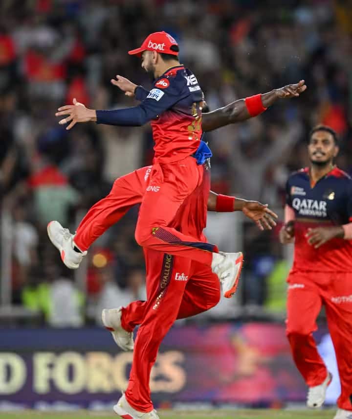 આ મેચમાં કોહલીએ 35 બોલમાં 43 રનની મહત્વપૂર્ણ ઇનિંગ રમી. કોહલીનું સ્વપ્ન સાકાર થયું. કોહલી 18 વર્ષથી આ ટીમ સાથે સંકળાયેલો હતો. ટ્રોફી જીત્યા પછી તે ભાવુક પણ થઈ ગયો.