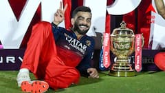 বেঙ্গালুরুর রাস্তায় জনসমুদ্র, 'বিরাট' আবেগ ফ্রেমবন্দি করলেন অনুষ্কা