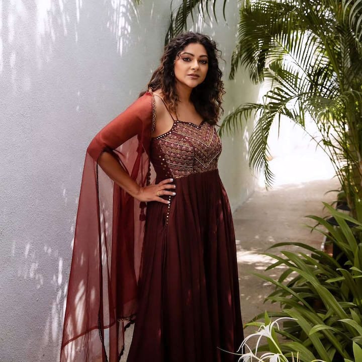 తెలుగులో ఛార్మినార్, చెప్పవే చిరుగాలి, థ్యాంక్యూ సుబ్బారావ్ వంటి మూవీస్‌లో నటించారు. 2009లో వివాహం జరిగిన తర్వాత పదేళ్లు సినిమాలకు దూరంగా ఉన్నారు.