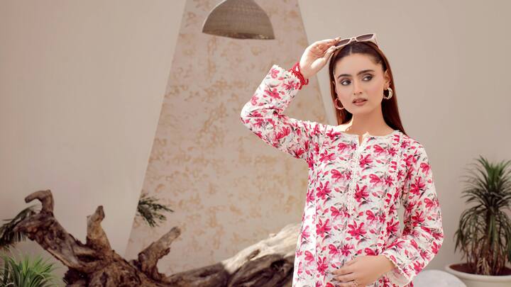 Bold Prints and Patterns: Minimalism can take a back seat; bold prints have returned. Leopard, flowers, and psychedelic patterns are just a few of the eye-grabbing, statement-making designs fashion is hanging onto. (Image Source: Canva)