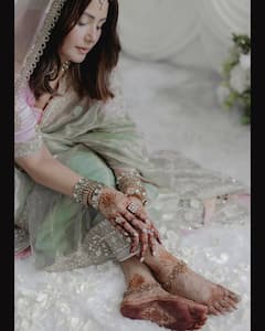 अभिनेत्री हिना खानने रॉकीसोबत बांधली लग्नगाठ; प्रेमळ जोडप्याचे लग्नानंतरचे सुंदर फोटोशूट