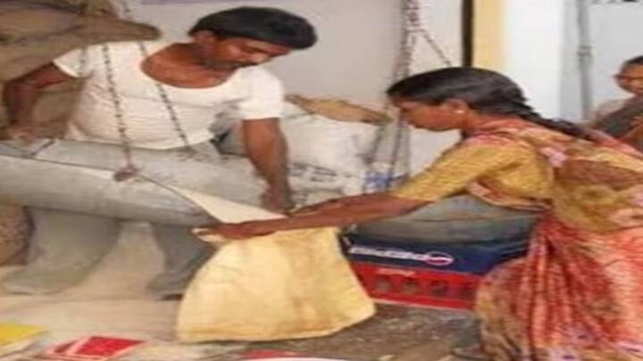Ration Card Rules: ઘણા લોકોને મફત રાશનની સુવિધા મળવાનું બંધ થઈ શકે છે. કારણ કે સરકાર દ્વારા એક નવું અપડેટ જાહેર કરવામાં આવ્યું છે. જેમણે આ કામ કર્યું નથી તેમને રાશન મળશે નહીં.