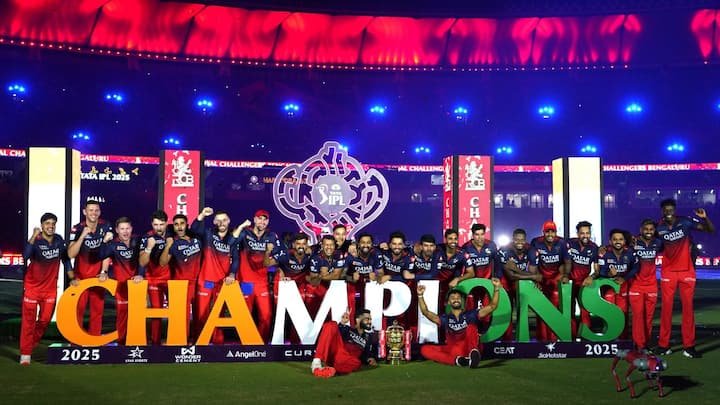 দীর্ঘ অপেক্ষার অবসান ঘটলে আনন্দ হওয়াটা স্বাভাবিক। আর অপেক্ষাটা যদি লম্বা ১৮ বছরের হয়, তাহলে আবেগের বিস্ফোরণ ঘটে একেবারেই আশ্চর্যজনক কিছুই নয়।