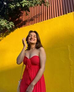 பாபநாசம் படத்தில் வந்த குட்டி பொண்ணா இது...இன்ஸ்டாகிராம்  முழுவதும் கிளாமர் புகைப்படங்கள்