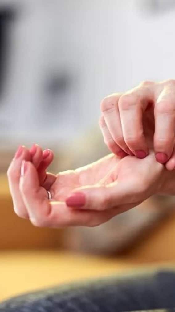 कौन से हाथ में खुजली होने से पैसा आता है?