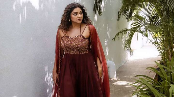 Thug Life Abhirami: హీరోయిన్ అభిరామి ప్రస్తుతం ట్రెండింగ్‌లో ఉంది. సోషల్ మీడియాలో ఎప్పుడూ యాక్టివ్‌గా ఉండే ఆమె తాజాగా తన క్యూట్ లుక్ ఫోటోస్ షేర్ చేయగా వైరల్ అవుతున్నాయి.