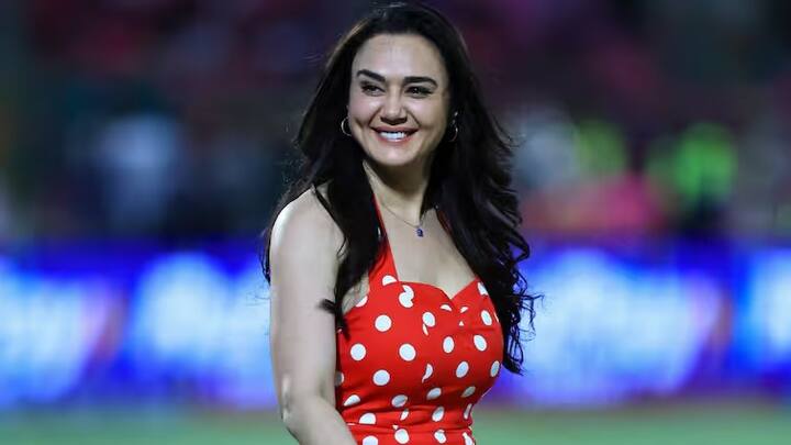 या पराभवानंतर प्रीति झिंटा निराश दिसली, पण तिच्या सौंदर्याच्या चर्चा चोहीकडे सुरू होत्या.