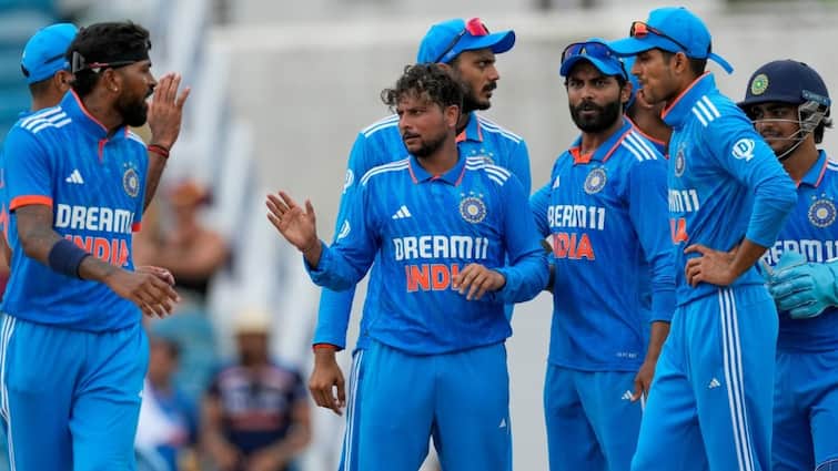 indian cricketer kuldeep yadav engagement with childhood friend lucknow private ceremony many cricketers attended ceremony टीम इंडिया के खिलाड़ी ने लखनऊ में अचानक कर ली सगाई, कई स्टार क्रिकेटर समारोह में हुए शामिल