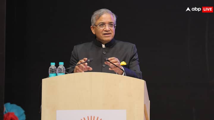 जहां मोबाइल नेटवर्क नहीं होगा, वहां डाटा पहले ऑफलाइन दर्ज किया जा सकेगा और बाद में नेटवर्क मिलने पर अपने-आप अपडेट हो जाएगा. नया VTR ऐप बिहार चुनाव से पहले ECINET सिस्टम का अहम हिस्सा बन जाएगा.