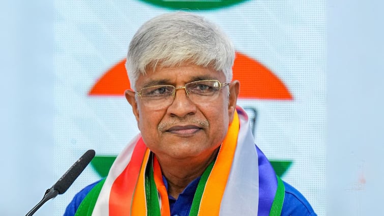 Congress appointed Rajendra Pal Gautam as chairman of SC department Former AAP Leader ann कांग्रेस ने राजेंद्र पाल गौतम को दी बड़ी जिम्मेदारी, जानें- कौन हैं? रह चुके हैं केजरीवाल सरकार में मंत्री
