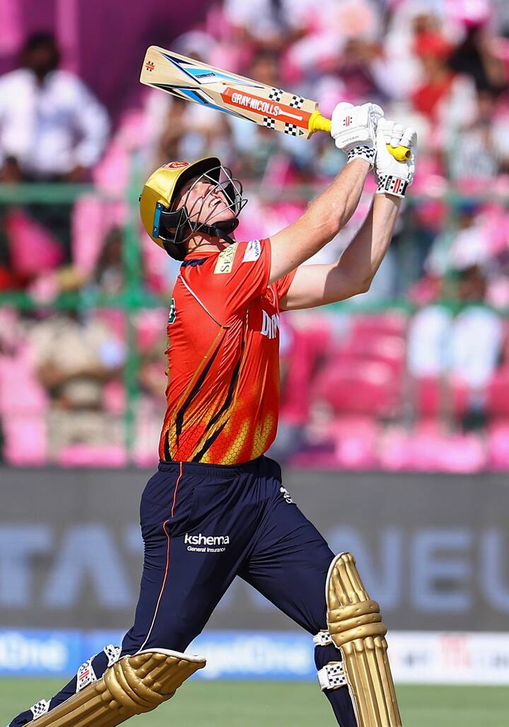 मिचेल ओवन को ग्लेन मैक्सवेल के रिप्लेसमेंट के तौर पर टीम में शामिल किया गया. ओवन को टीम में आते ही खेलने का भी मौका मिला. लेकिन वो दो गेंद खेलकर बिना खाता खोले ही आउट हो गए. इसके बाद उन्हें खेलने का भी मौका नहीं मिला.