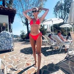 Ananya Panday: బికినీలో అనన్య... షారుఖ్ కూతురు ఏం కామెంట్ చేసిందో చూశారా?