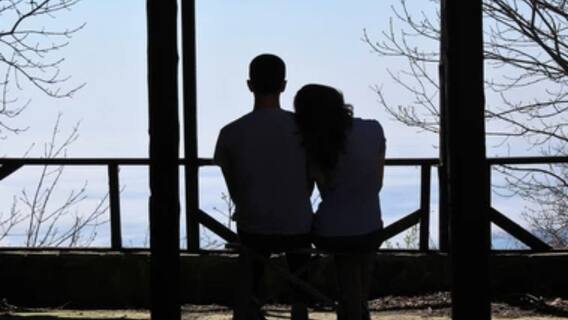 Kolhapur News : कोल्हापुरात जावई सासरवाडीच्या लोकांना लॉजवर महिलेसोबत रंगेहाथ सापडला अन्.. माझा पाठलाग करता का? म्हणत..