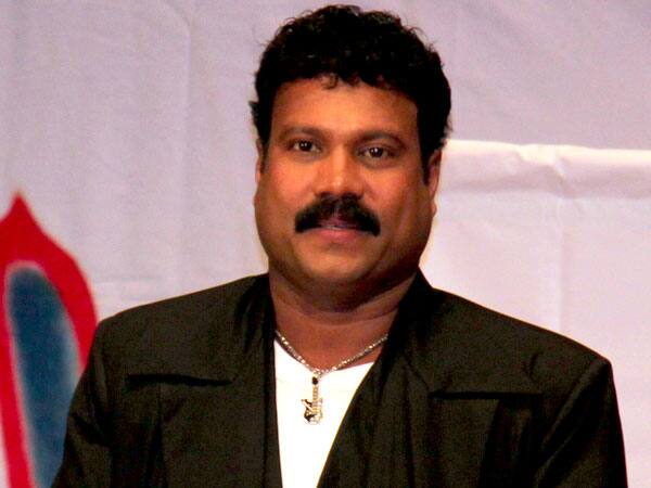 ஒரு நாளைக்கு 12 பீர்.. டாக்டருடன் அத்து மீறிய உறவு - படு ஜோராக வாழ்ந்து 45 வயதில் மறைந்த கலாபவன் மணியின் மறுபக்கம்!