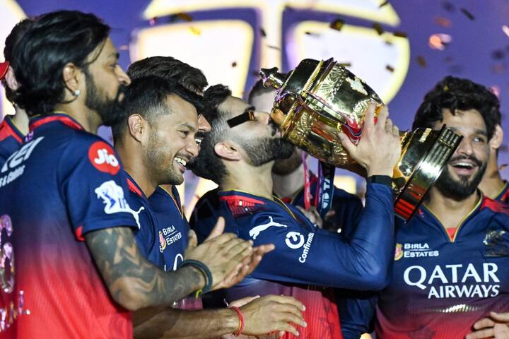 विराट कोहलीसह संघातील खेळाडू विमानतळावरून थेट टीम हॉटेलमध्ये पोहोचले.
