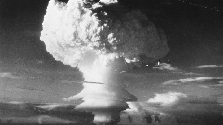 6 अगस्त को जब जापान में परमाणु बम गिराया गया था, उस वक्त वहां पर करीब 1,40,000 लोग मारे गए थे और 70 शहर तबाह हो गए थे.