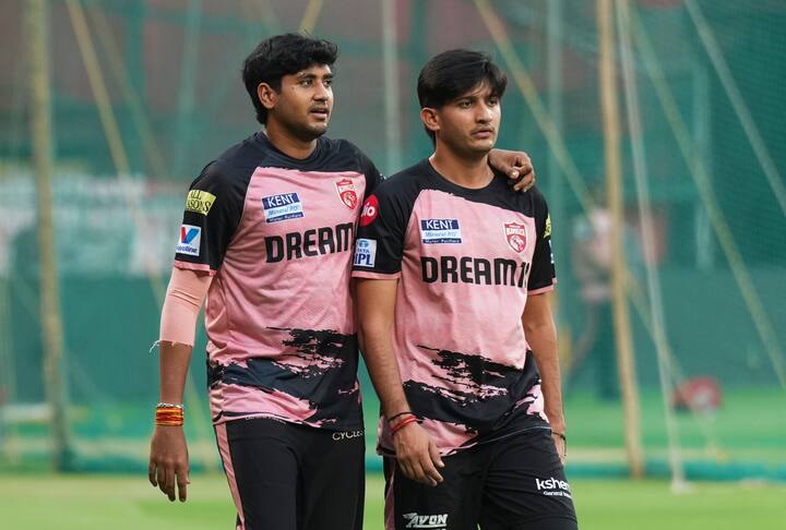 तेज गेंदबाज यश ठाकुर को पंजाब की ओर से शुरुआत में दो मैचों में खेलने का मौका मिला. लेकिन वो कारगर साबित नहीं हुए. उन्होंने बहुत रन लुटाए. वो दो मैचों में सिर्फ एक विकेट ही निकाल पाए.