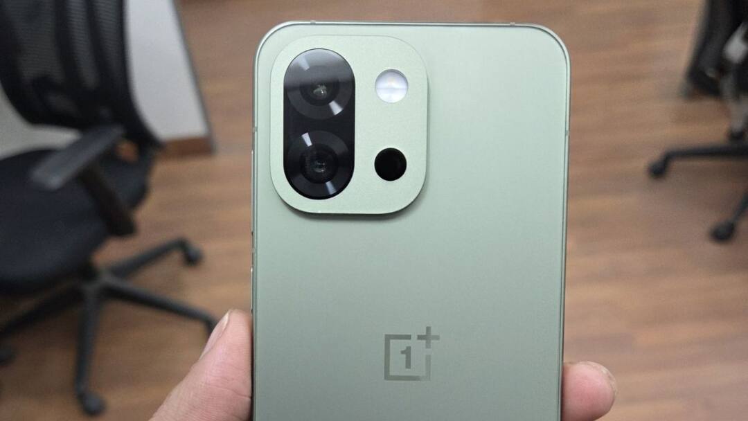 OnePlus Phone: ওয়ানপ্লাস ১৩এস আসছে ভারতে, দাম কত হতে পারে এই ফোনের? OnePlus 13s India Launch 5 June Check the Expected Price Features Specifications OnePlus Phone: ওয়ানপ্লাস ১৩এস আসছে ভারতে, দাম কত হতে পারে এই ফোনের?