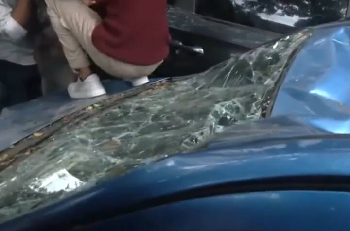 आरसीबीच्या आयपीएल विजेतेपदाचा जल्लोष साजरा करण्यासाठी बंगळुरुच्या चिन्नास्वामी स्टेडियममध्ये कार्यक्रम आयोजित करण्यात आला आहे.