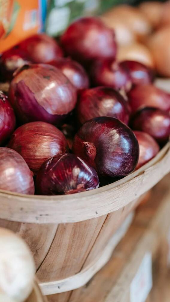 সাত দিনেই বন্ধ চুল ঝরা, এভাবে তৈরি করুন পেঁয়াজের তেল