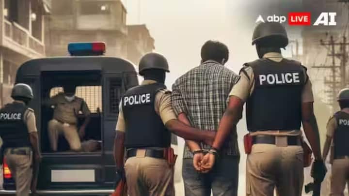 কিন্তু আপনি থানার সংবেদনশীল স্থান যেমন অস্ত্র ডিপো, গোপন নথি কক্ষ বা গোপন সভা কক্ষের ভিডিও তৈরি করতে পারবেন না। পুলিশ আপনাকে এটি করা থেকে বিরত রাখতে পারে। তবে আপনি অনুমতি নেওয়ার পরে এখানে ভিডিও তৈরি করতে পারেন।