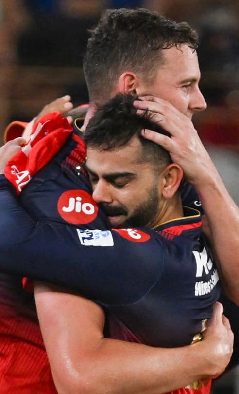 প্রথমবার মুঠোয় আইপিএল, মাঠেই বাচ্চাদের মত অঝোরে কাঁদলেন কোহলি