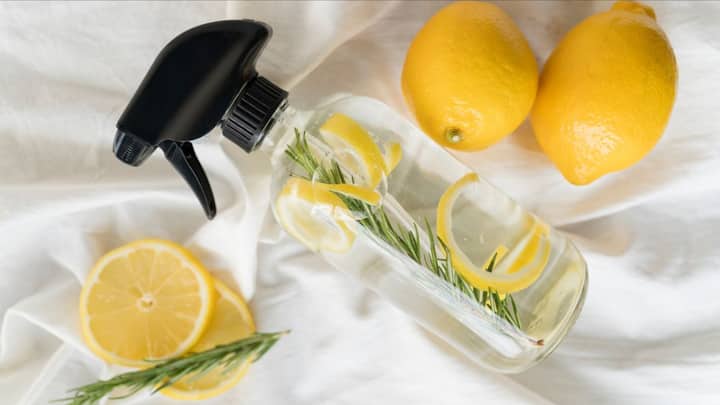 3. Lemon Vinegar Spray: Take a spray bottle and fill it up with lemon juice and vinegar. This natural room spray neutralises odours and leaves behind a citrusy lemon scent that's perfect for monsoon freshness. (Image Source: Pinterest/sundayriley)