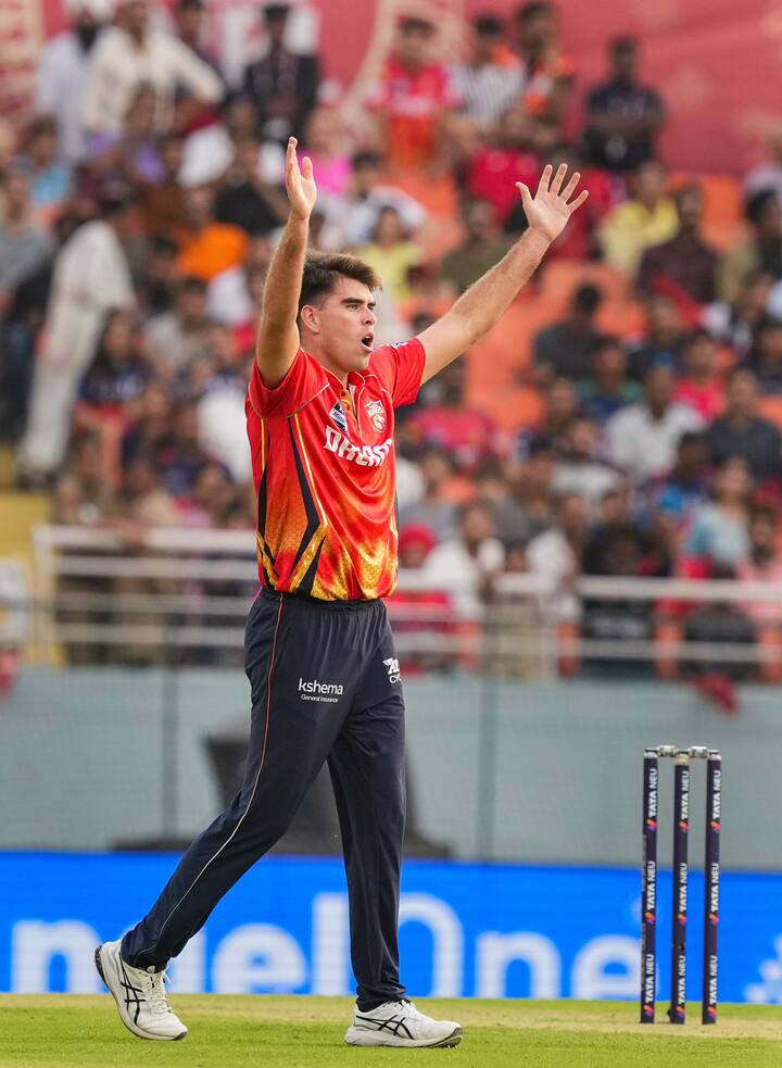 तेज गेंदबाज जेवियर बार्टलेट को पंजाब ने ऑक्शन के दौरान 80 लाख रुपये में टीम में शामिल किया था. लेकिन वो कुछ खास नहीं कर सके. उन्हें चार मैच खेलने का मौका मिला. इस दौरान बार्टलेट ने 48 की औसत से सिर्फ दो विकेट लिए.