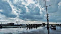 Weather Update : মেঘের ডাকাডাকি, বিদ্যুতের ঝলকানি, আগামী ৪৮ ঘণ্টা চলবে বৃষ্টি, নামল পারদ, কোথায় কোথায় দুর্যোগ?