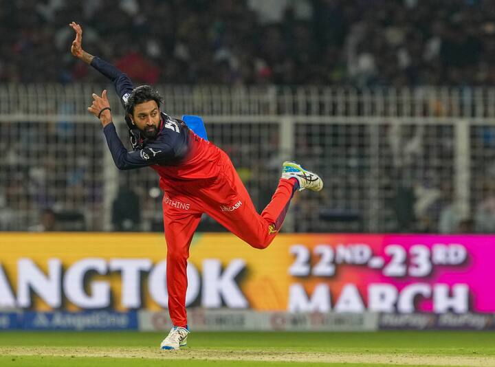 क्रुणाल ने फाइनल में शानदार गेंदबाजी की. क्रुणाल ने उन दो बल्लेबाजों को आउट किया, जो शानदार बल्लेबाजी कर रहे थे. क्रुणाल ने प्रभसिमरन सिंह और जोश इंग्लिस को पवेलियन का रास्ता दिखाया.