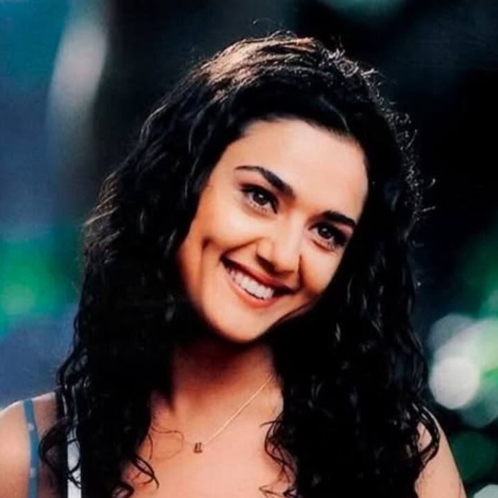 अपनी ग्रेजुएशन कम्प्लीट करने के बाद, प्रीति ने अपनी पहली ऐड फिल्म के लिए शूट किया, जिसमें उनका स्माइल और बबली पर्सनालिटी सबको बहुत पसंद आई. इसी ऐड फिल्म से उनका बॉलीवुड डेब्यू की तरफ रास्ता खुला.