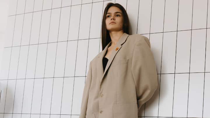 Oversized Blazers: Inspired by '80s power dressing, oversized blazers are the cool street-style staple. Worn belted or loose, they provide structure and exude the most relaxed look. (Image Source: Canva)