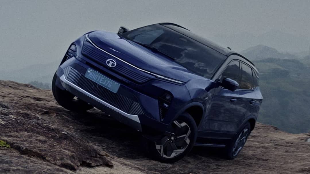 Tata Harrier EV Finance Plan 5 Lakh Rupees Down Payment and EMI Details Specifications Know here नई नवेली Tata Harrier EV को खरीदने के लिए करनी होगी कितनी डाउन पेमेंट? जानें पूरा हिसाब