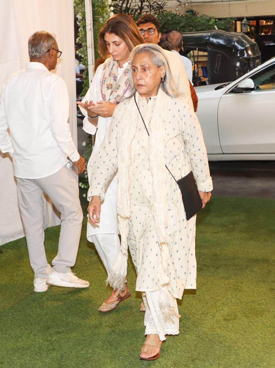 ‘बकवास सब ..’, रोनो मुखर्जी की प्रेयर मीट में पहुंचीं जया बच्चन ने फिर निकाला पैपराजी पर गुस्सा, वीडियो वायरल