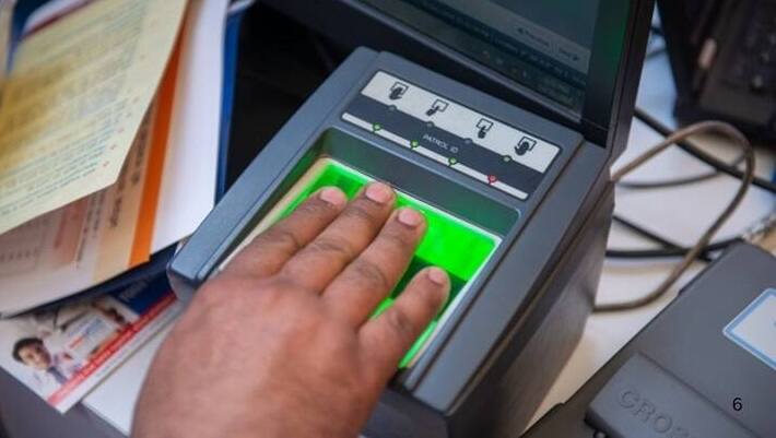 રાશનકાર્ડનું e-KYC કરાવવા માટે તમારે આધાર કાર્ડની જરૂર પડશે. તમે નજીકના કેન્દ્રમાં જઈને તમારી ફિંગરપ્રિન્ટથી e-KYC કરાવી શકો છો. આ કાર્ય 30 જૂન પહેલા કરાવી લો. નહિંતર રાશન મેળવવાનું બંધ થઈ શકે છે.