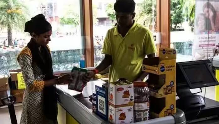 પરંતુ ક્યારેક લોકોને પોતાનો વ્યક્તિગત નંબર આપવાનું ખૂબ જ વિચિત્ર લાગે છે. પરંતુ ઇચ્છા વિના પણ તેઓ બિલિંગ કાઉન્ટર પર બેઠેલી વ્યક્તિને પોતાનો નંબર આપે છે. જેથી તેમનું બિલ ફાઇનલ થઈ શકે અને તેઓ ચુકવણી કરી શકે.