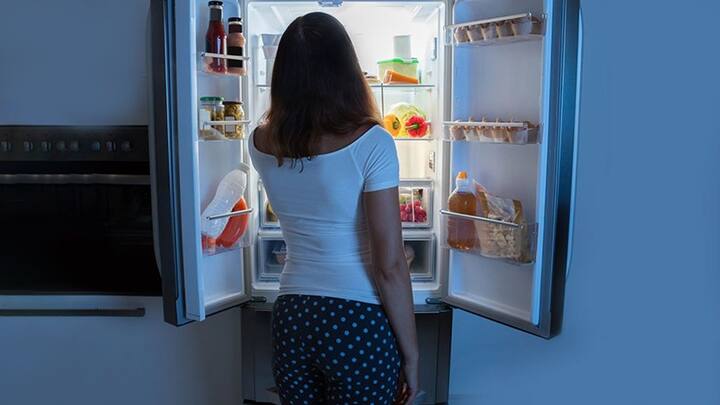 इसके अलावा आप चाहे तो एक तरीका और अपना सकते हैं. हालांकि इसमें आपका थोड़ा वक्त लग सकता है. लेकिन आप दाल को खराब होने से बचा सकते हैं. आप दाल को एयर टाइट बैग में रखकर 24 घंटे के लिए फ्रीजर में रख दें. इससे दाल में अगर कोई कीड़े का अंडा होगा. तो वह मर जाएगा इसके बाद उसे निकाल कर धूप में सुखा लें और फिर डिब्बे में बंद कर दें .