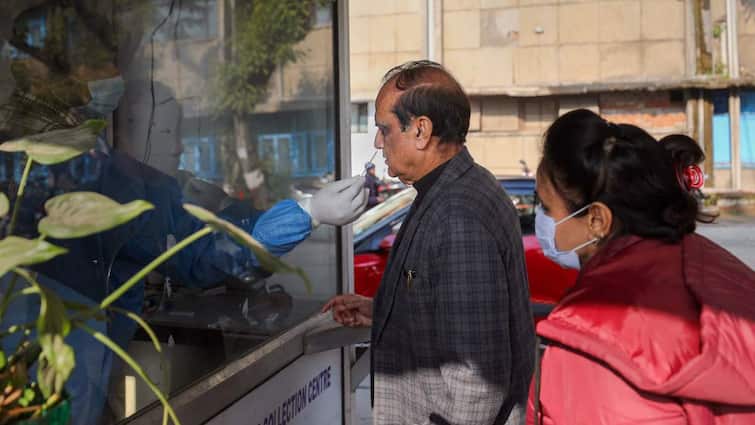 Coronavirus Cases Rises in India Know Total Covid 19 Cases Death latest update Today 5 June भारत में पैर पसार रहा कोरोना, 5 हजार के करीब पहुंचे एक्टिव केस, जानें अब तक कितनी हुईं मौतें