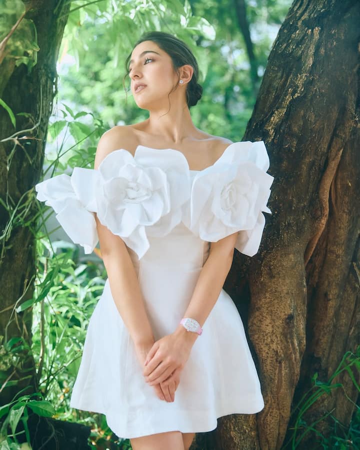 This isn’t the first time Sara has showcased her poetic side—she’s known for pairing her social media updates with quirky rhymes and heartfelt verses that resonate with her fans.