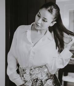 व्हाइट शर्ट और शॉर्ट स्कर्ट में शहनाज गिल ने बिखेरा हुस्न का जलवा, फैंस बोले - ‘आग लगा दी’